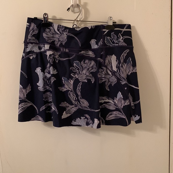Athleta skort Size Large for tennis/pickle ball or golf. Easy care. EUC - Picture 8 of 8
